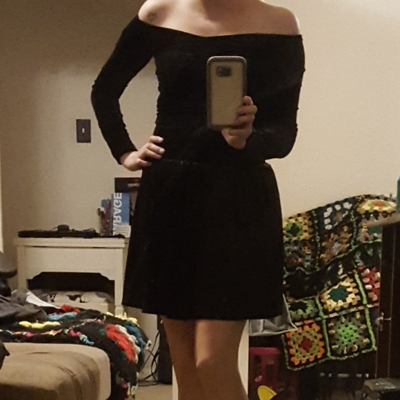 Outfit - Picture 2 of 2